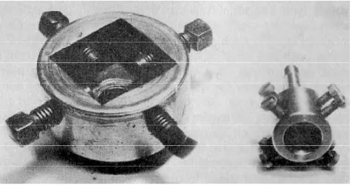 Gambar 1.1. Bell Chuck dengan 4 dan 8 Baut (Cain, T.,1987, hal: 41). 