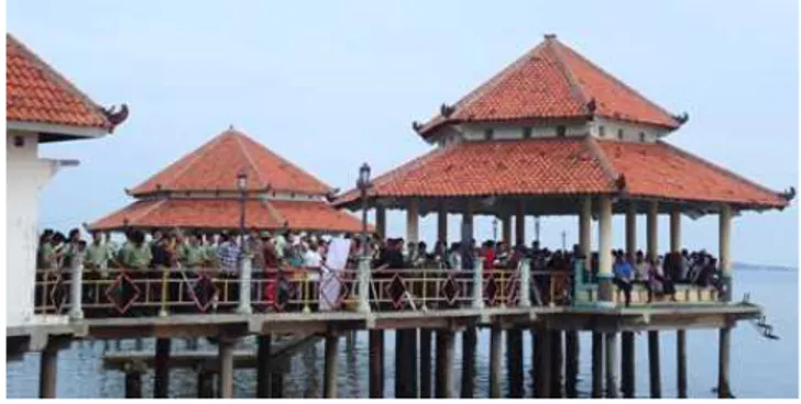 Gambar 3. Suasana Pelaksanaan Rukyat di Pantai Kartini Jepara 16 (Sumber: www.pa-jepara.net) 