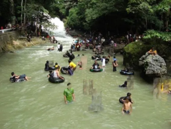 Gambar 1.  Situasi objek wisata kawasan wisata alam Bantimurung  (Foto : Isnan, 2007) 