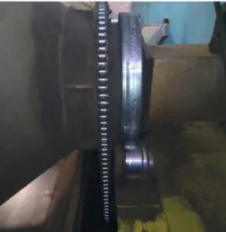 Gambar 2.10 Sprocket dan Rantai 
