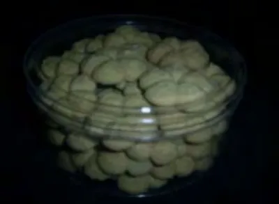 Gambar 4  Cookies hotong yang dikemas menggunakan toples 
