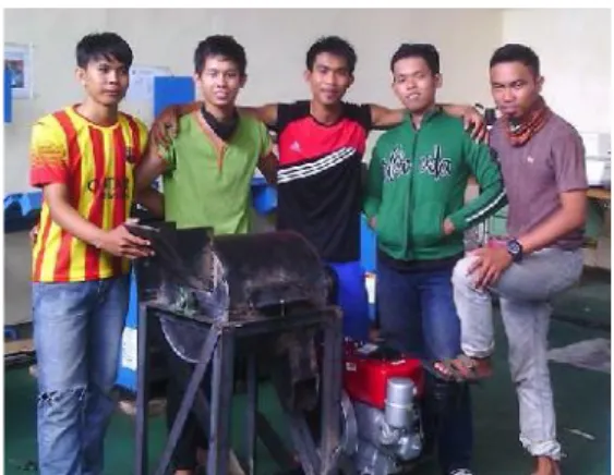 Gambar 2 Uji Coba Mesin