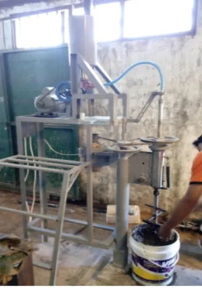 Gambar 2. Soil cement mixing dalam skala laboratorium 