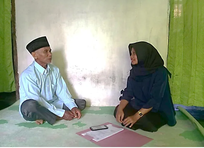 Foto wawancara dengan ibu Koimah masyarakat desa Cempaka Nuban 