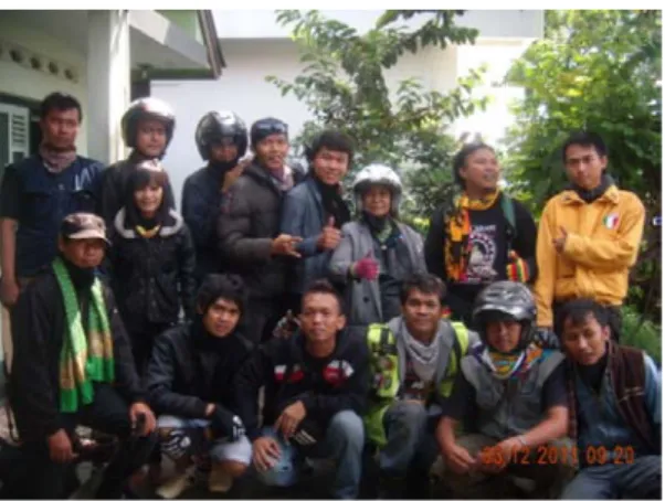 Gambar 2. Foto peneliti bersama Ciamis Independent Scooter (CIS) saat akan  berangkat menuju lokasi JSR Bandung