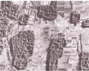 Gambar 2.9 Foto udara pankromatik hitam putih daerah dekat Kota Yogyakarta tahun 1959.
