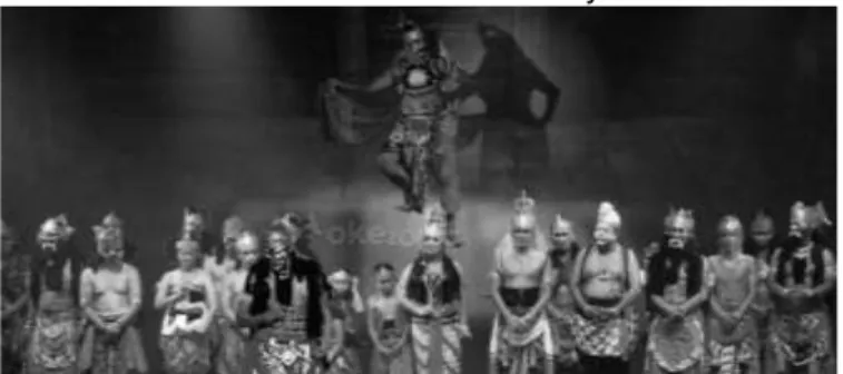 Gambar 1.2 Kesenian Teater Tradisional Jawa  (Sumber : bubblews.com ; deviantart.com) 