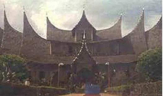 Gambar 8: atap Rumah Gadang yang tampak dominan pada keseluruhan bentuknya sehingga  menjadi tanda 