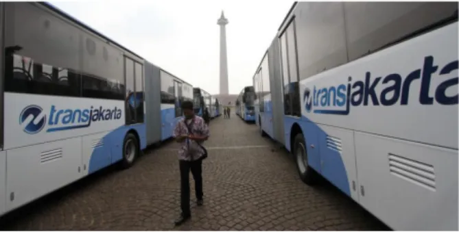 Gambar  2.  Bus  Trans  Jakarta  dinding  datar  buatan PT laksana [3] 