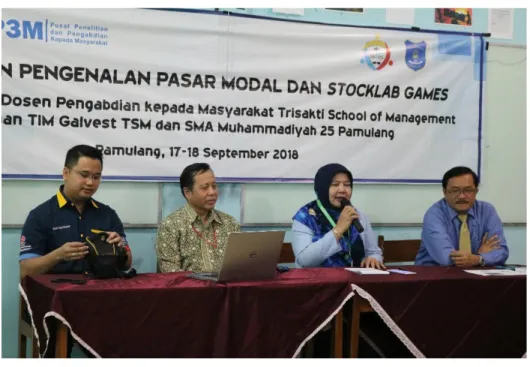 Gambar 1. Ibu Kepala Sekolah SMA Muhammadiyah 25 Pamulang membuka acara Pelatihan pengenalan  pasar modal dan stocklab games 
