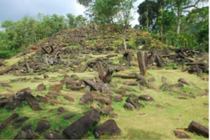 Gambar II.8 Keadaan Situs Gunung Padang  (Sumber dokumentasi pribadi) 
