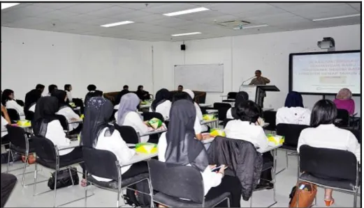 Gambar 3.3 Suasana Proses Belajar Mengajar di Kelas  Sumber: http://www.polibatam.ac.id 