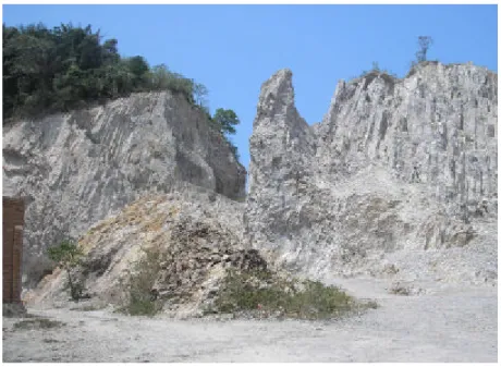 Gambar 3 Eksploitasi Gunung Kunyit 