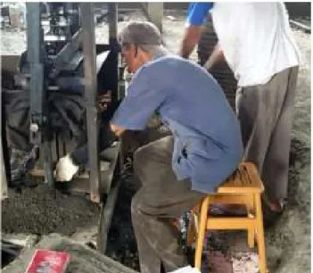 Gambar 9. Prosen Mengambil Batako Setelah  Perbaikan 