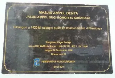 Gambar 4.1 Prasasti SK Walikota Surabaya tentang Masjid Ampel Denta sebagai