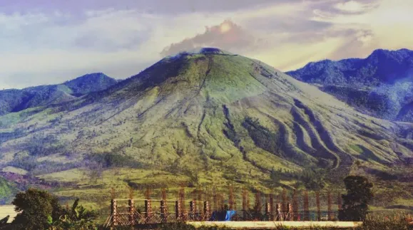 Gambar II.2. Gunung Guntur (Aminullah, 2015 )   Nama Lain   : Gunung Gede 
