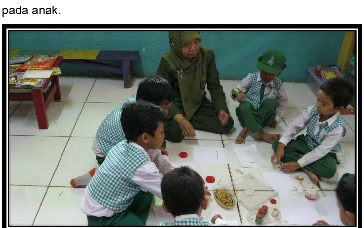Gambar 1. Anak belajar melalui bermainSumber :PAUD Agama Islam Nurul Iman, Cilangkap