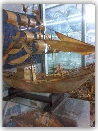 Gambar 11 Pemanfaatan tulang ikan untuk cinderamata berbentuk kapal 