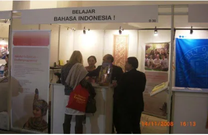 Gambar 7. Stan KBRI Berlin dengan tema “Belajar Bahasa Indonesia” pada pameran 