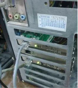 Gambar menancapkan Kabel UTP pada Computer server 
