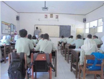 Gambar 17 dan 18.  Pekerjaan siswa  