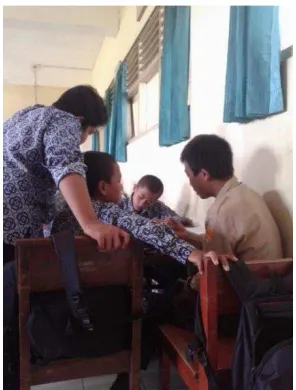 Gambar 1.1 Praktikan sedang  