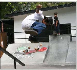 gambar ( transform control) contreng Show transform control (CS3 ke atas) atau Show bouncing 