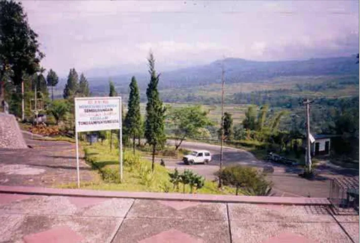 Tabel-2. Analisa  SWOT objek ekowisata Kawasan Sidikalang Photo-4. Pemandangan Indah kearah Desa Sumbul dari Taman Wisata Iman