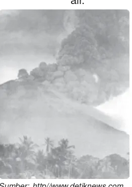 Gambar 4.11 GunungMerapi mengeluarkan awanpanas.