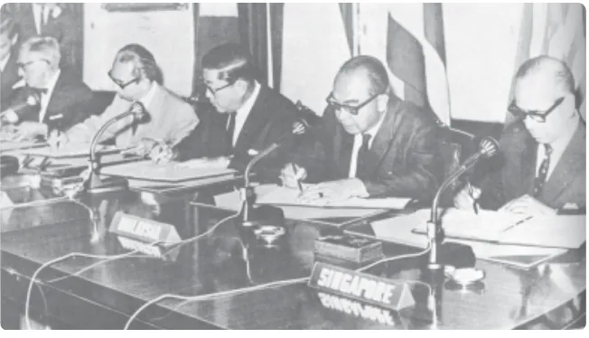 Gambar 2.2 Penandatanganan Naskah Deklarasi Bangkok 1967.