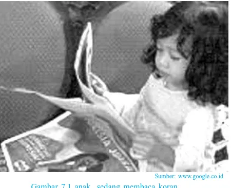 Gambar 7.1 anak  sedang membaca koran.