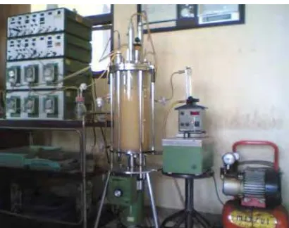 Gambar 5. Bioreaktor skala 13 liter dengan kapasitas kerja 10 liter. Laboratorium Rekayasa Bioproses – Pusat Penelitian Sumberdaya Hayati dan Bioteknologi IPB 