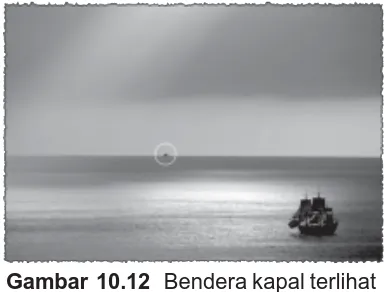 Gambar 10.12  Bendera kapal terlihatlebih dahulu daripada badan kapal.Sumber: Photo Image