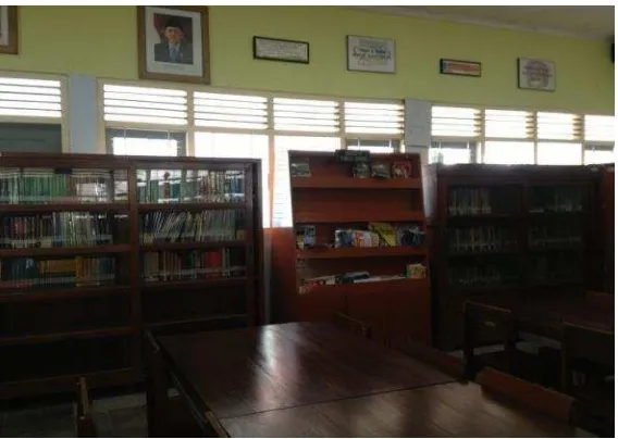 Gambar ruang perpustakaan sekolah SMA Negeri 1 Kabupaten Bantul yang juga ruang perpustakaan elektronik di bagian sirkulasi