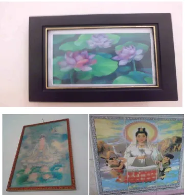 Gambar  4.22 Lukisan bunga teratai dan lukisan Dewi Kuan Im bersama bunga teratai pada kediaman masyarakat tionghoa desa Lincun Binjai 