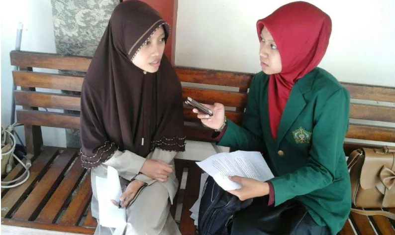 Gambar 1.  Wawancara bersama Ibu Insap Khotimah,S.Ag., selaku guru PAI di SMKN 1 