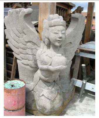 Gambar 65. Patung malaikat pada pintu masuk St. Yoseph Denpasar Sumber: Dokumen penulis