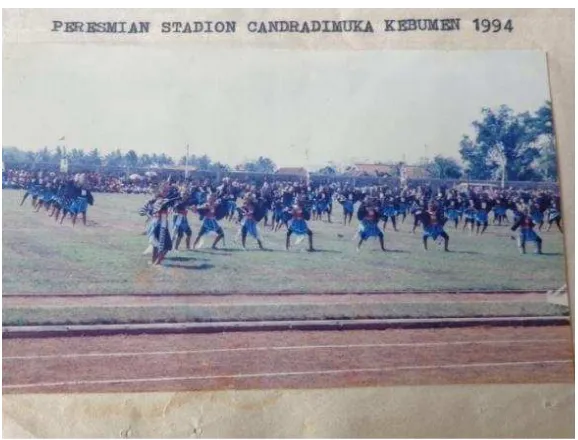 Gambar 41. Tari Lawet padaPeresmian Stadion Candradimuka  Kabupaten Kebumen (Dok: Sardjoko, November 2014) 