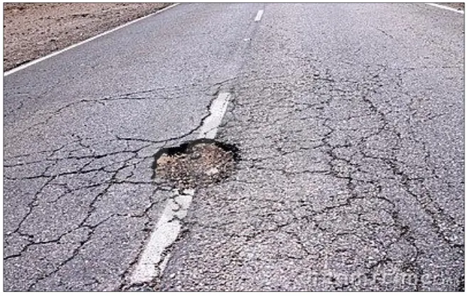 Figure 2.4: Road cracks 