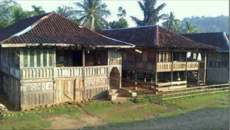 Gambar 1. Rumah adat Lampung (Renara, 2012) 