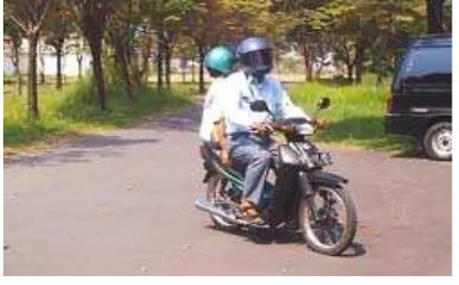 Gambar 6.4Pengendara sepeda motor hampir tidakmungkin menjalankan sepeda motor di jalanraya dengan kelajuan tetap