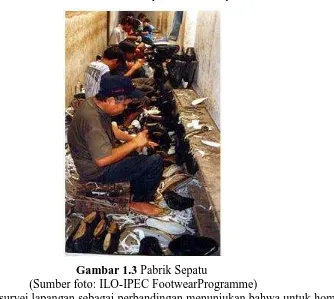 Gambar 1.3 Pabrik Sepatu  (Sumber foto: ILO-IPEC FootwearProgramme) 