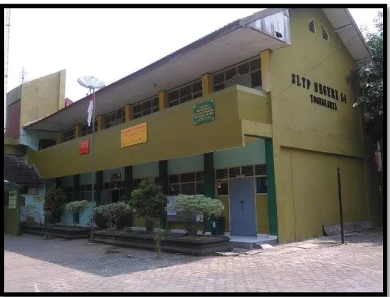 Gambar I. Tampak Depan Gedung Sekolah SMP Negeri 14 Yogyakarta(Sumber: Dokumentasi Nurul Fadhillah, 27 Juni 2015) 