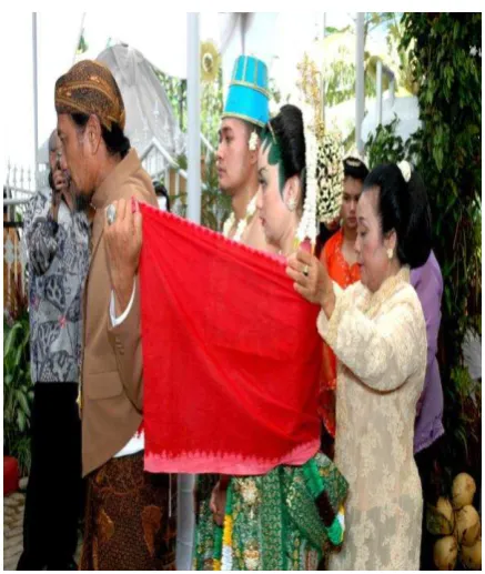 Gambar 6. Prosesi Sinduran 