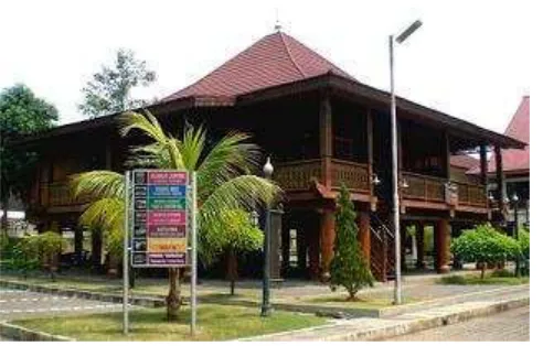 Gambar 1. Rumah Adat Lampung.
