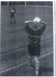 Gambar 2.5. Berlari menuju garis pinggir. 