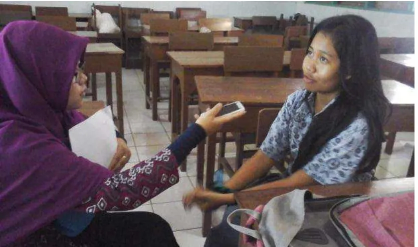 Gambar 21.3 Wawancara dengan siswa kelas X Jurusan Admiistrasi Perkantoran, Ayu Lita  Marindia  