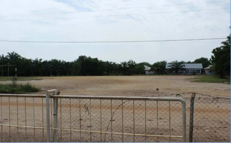 Gambar 2. Lapangan bola yang berada ditengah-tengah desa 