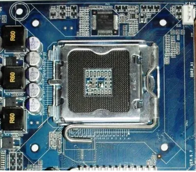 Gambar 7. Soket processor intel 775 