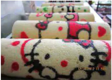 Gambar 1.Roll Cake Motif Batik             Gambar 2.Roll Cake Motif Hello Kitty 